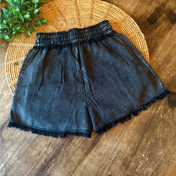 New Zenana Outfitters Black High Waist Fringed Hem Shorts - Picture 6 of 10